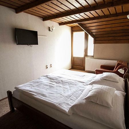 Hotel Aranygombos Fogado à Telkibánya Extérieur photo