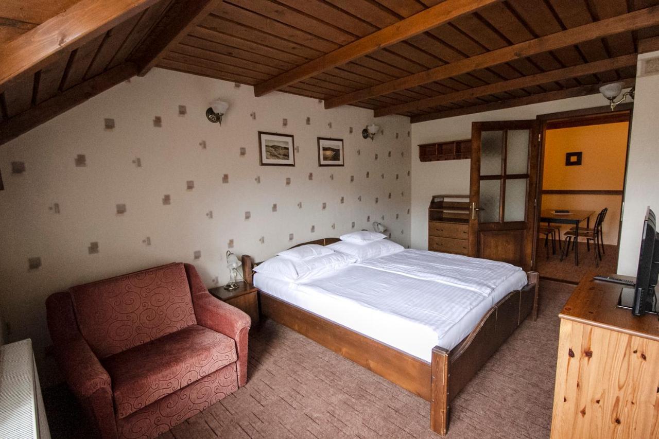 Hotel Aranygombos Fogado à Telkibánya Extérieur photo