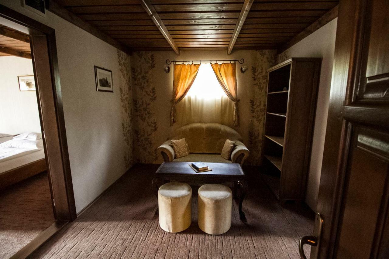 Hotel Aranygombos Fogado à Telkibánya Extérieur photo
